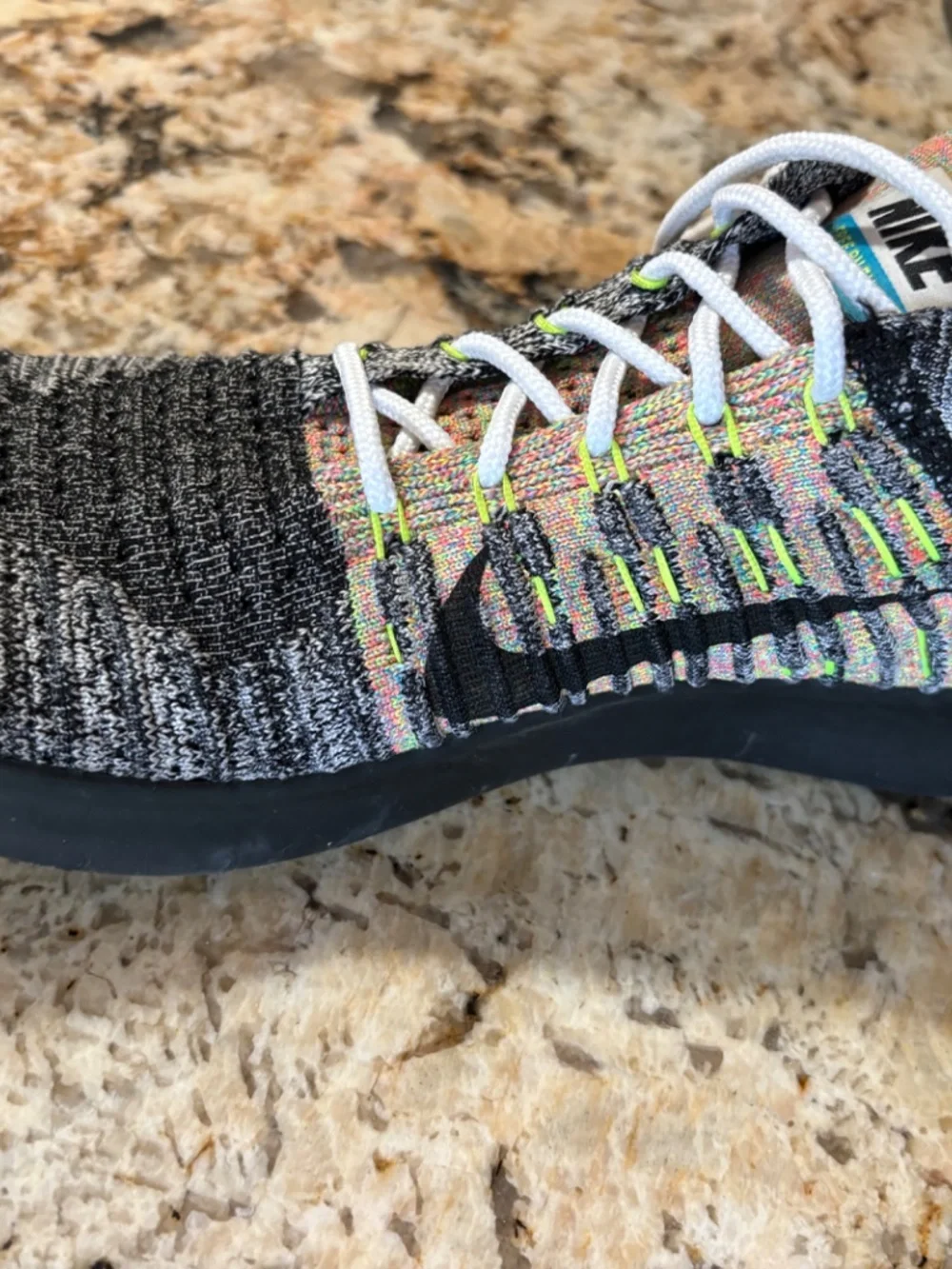 Nike - Picture 2 of 3